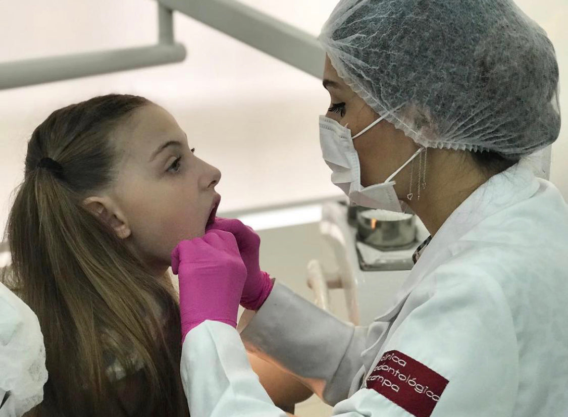 Invisalign para crianças: Quando e como usar? - MON ENFANT-Bébés et Petits